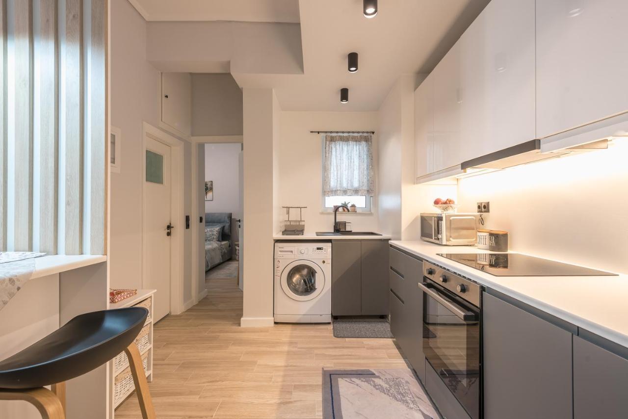 Comfy And Modern Apartment Ateny Zewnętrze zdjęcie