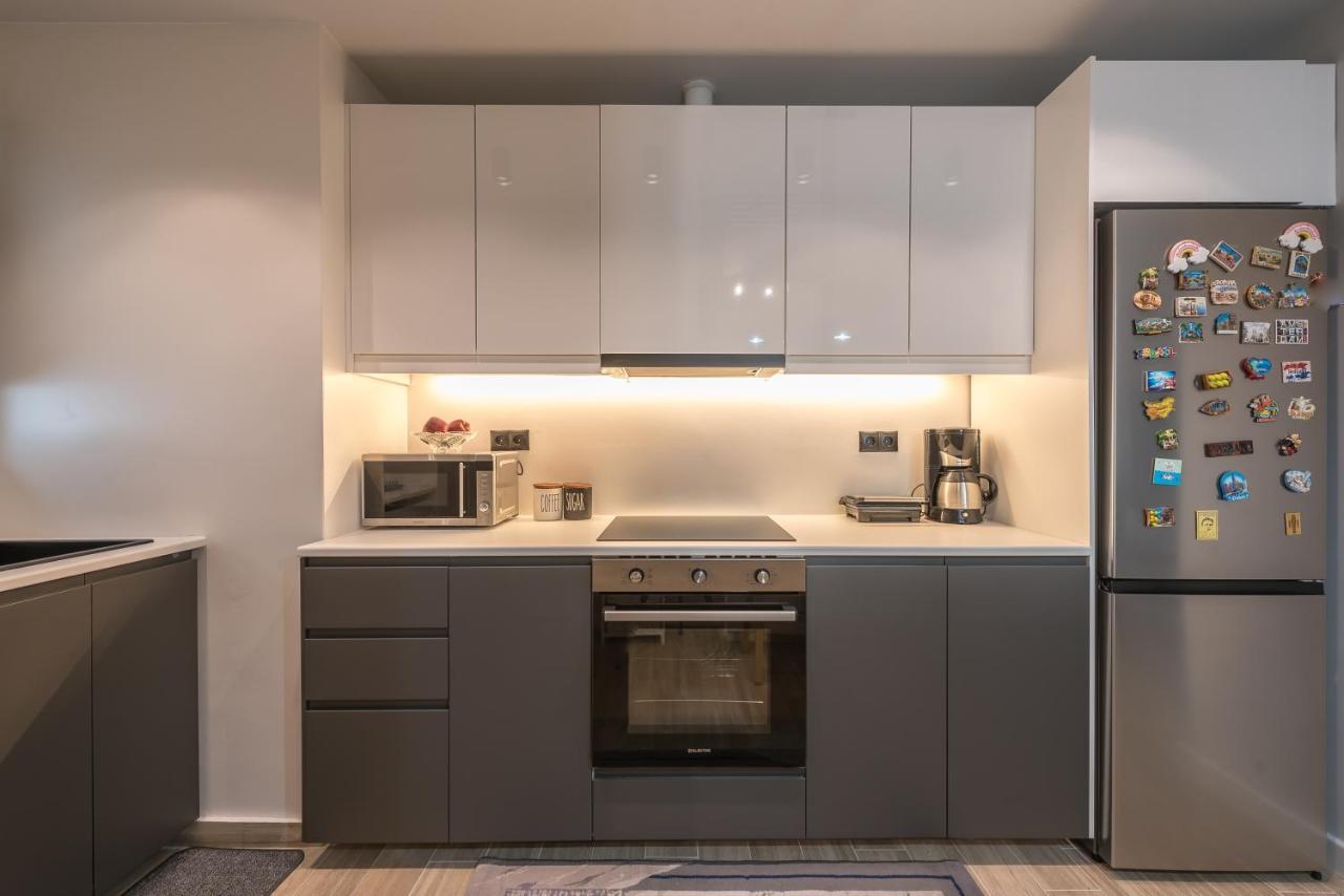 Comfy And Modern Apartment Ateny Zewnętrze zdjęcie