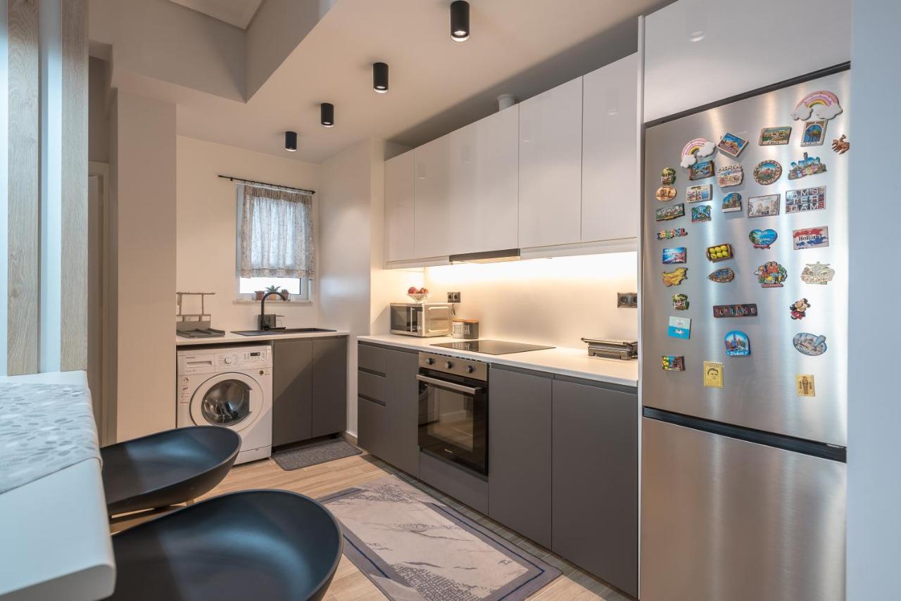 Comfy And Modern Apartment Ateny Zewnętrze zdjęcie