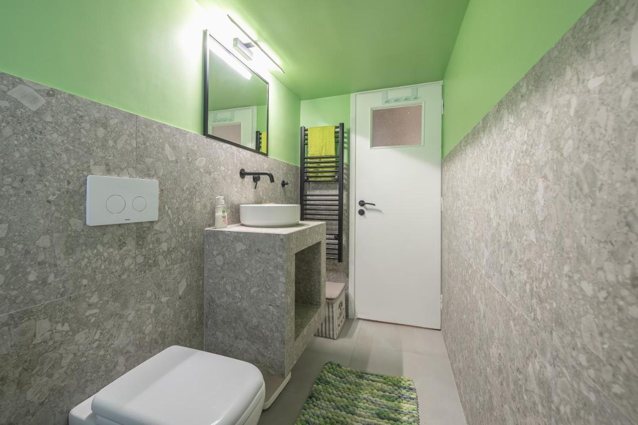 Comfy And Modern Apartment Ateny Zewnętrze zdjęcie