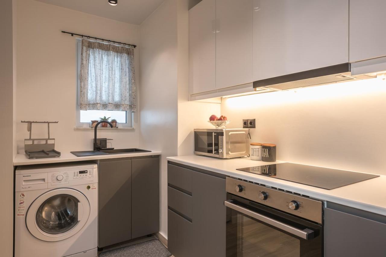 Comfy And Modern Apartment Ateny Zewnętrze zdjęcie