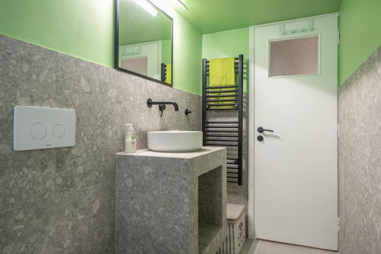 Comfy And Modern Apartment Ateny Zewnętrze zdjęcie